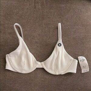 HOLLISTER Ribbed Underwire Bikini Top size Medium in White
